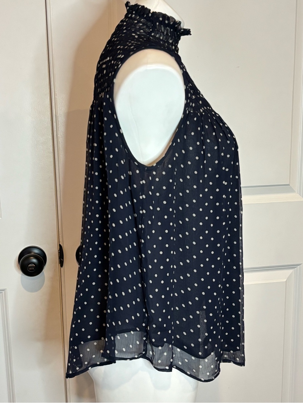 FRAME Navy White Polka Dot Sleeveless Smocked Top Blouse S - Picture 5 of 8